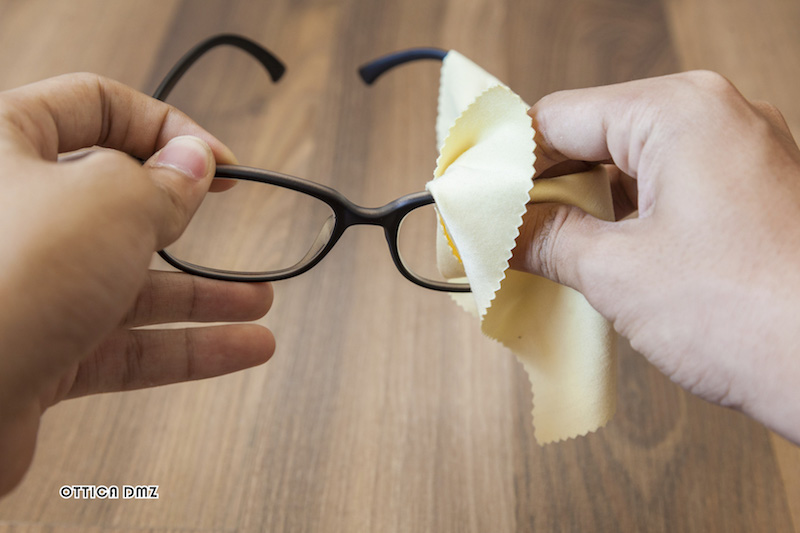 Consigli utili su come pulire gli occhiali da vista - Ottica